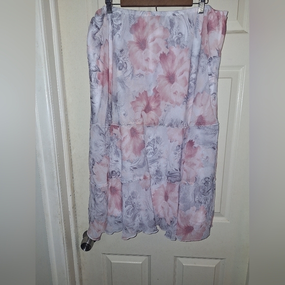 Alfred Dunner Dresses & Skirts - Alfred dunner floral tiered skirt XL